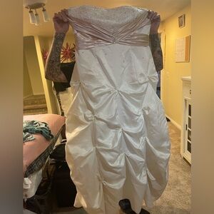 White dress size 20W wore for one night. Still pretty much brand new! No stains!